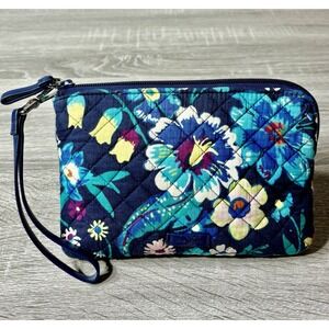 Vera Bradley Quilted Pattern Wristlet Moonlight Garden Design.